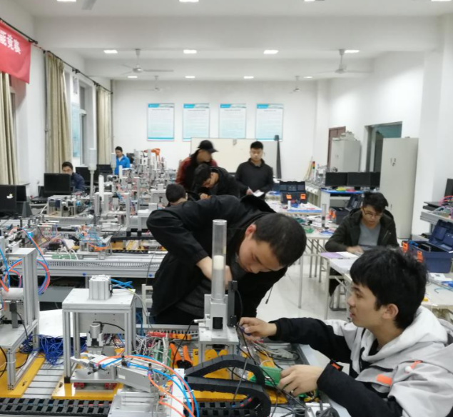 智能化绿色化交融化方向安身高校特色优